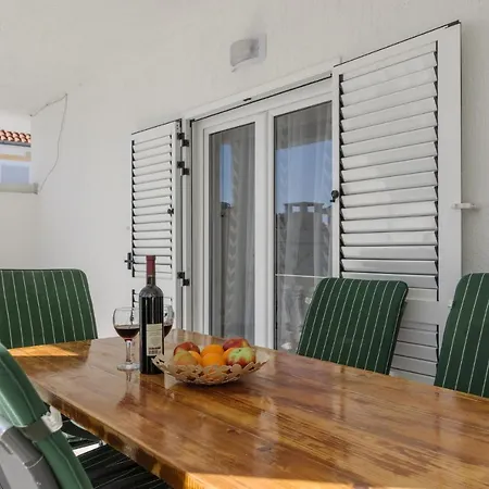Sanda - With Pool Apartment Trogir