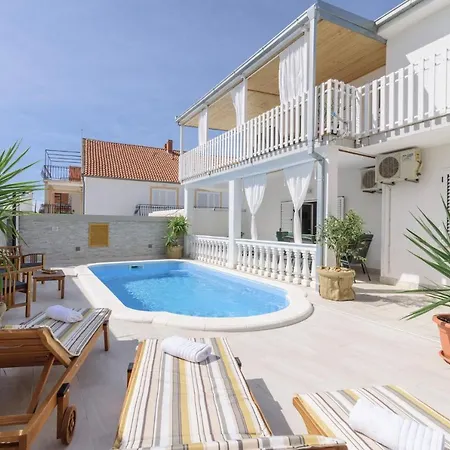 Sanda - With Pool Apartment