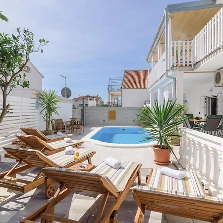 Sanda - With Pool Apartment *