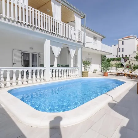 Apartment Sanda - With Pool