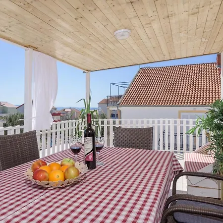 Sanda - With Pool Apartman Trogir