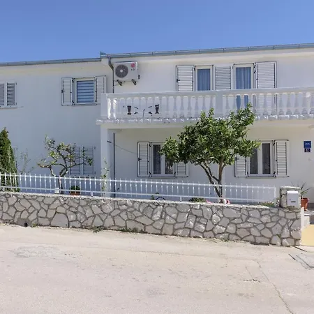 Sanda - With Pool Apartman Trogir